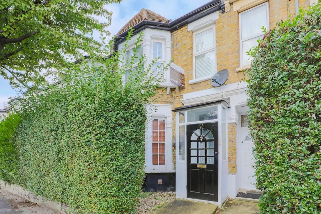 2 Bed Garden Flat Leyton Village ลอนดอน ภายนอก รูปภาพ