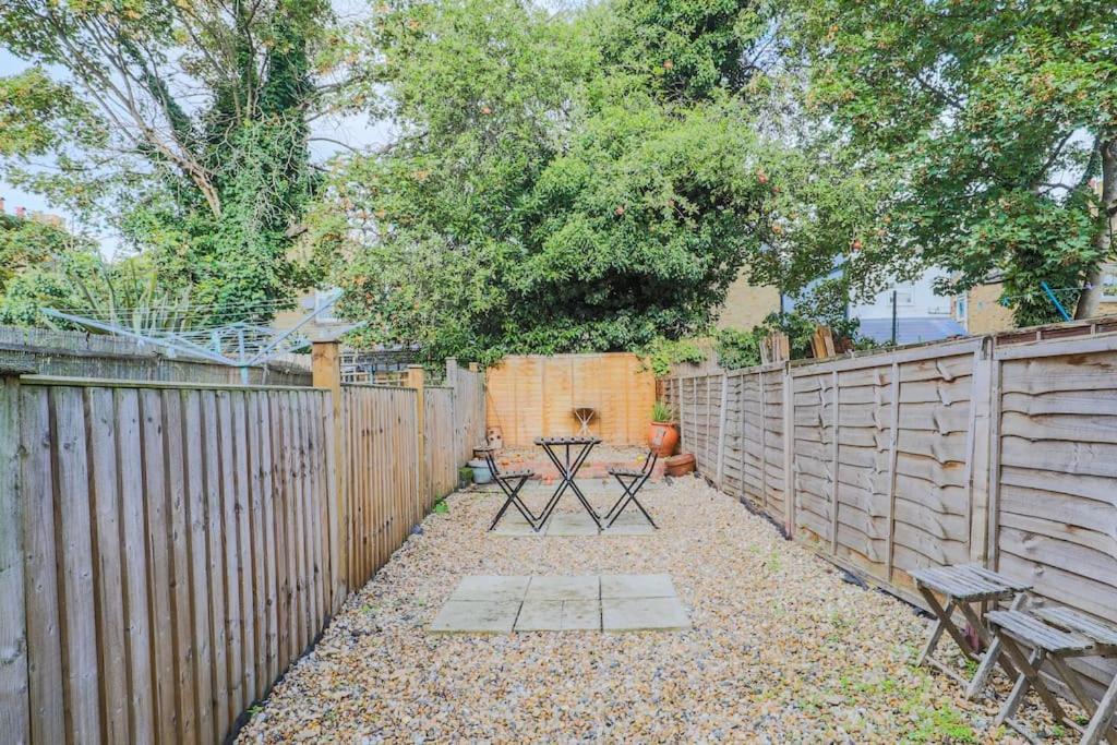 2 Bed Garden Flat Leyton Village ลอนดอน ภายนอก รูปภาพ
