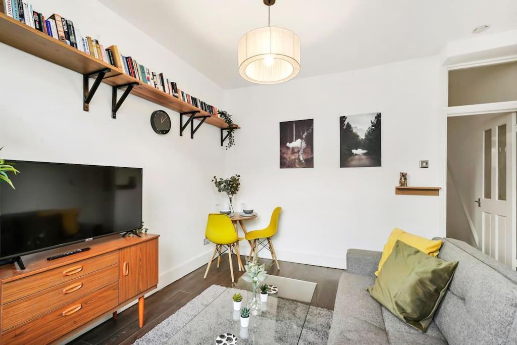 2 Bed Garden Flat Leyton Village ลอนดอน ภายนอก รูปภาพ